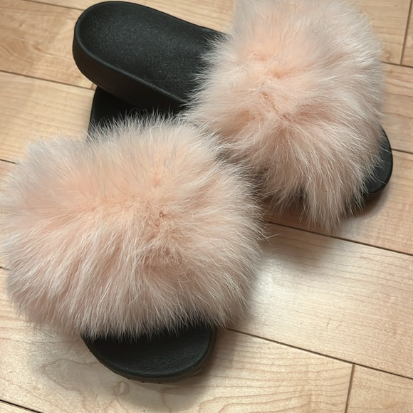 Fluffy Pink Fox Fur Slide Sandals